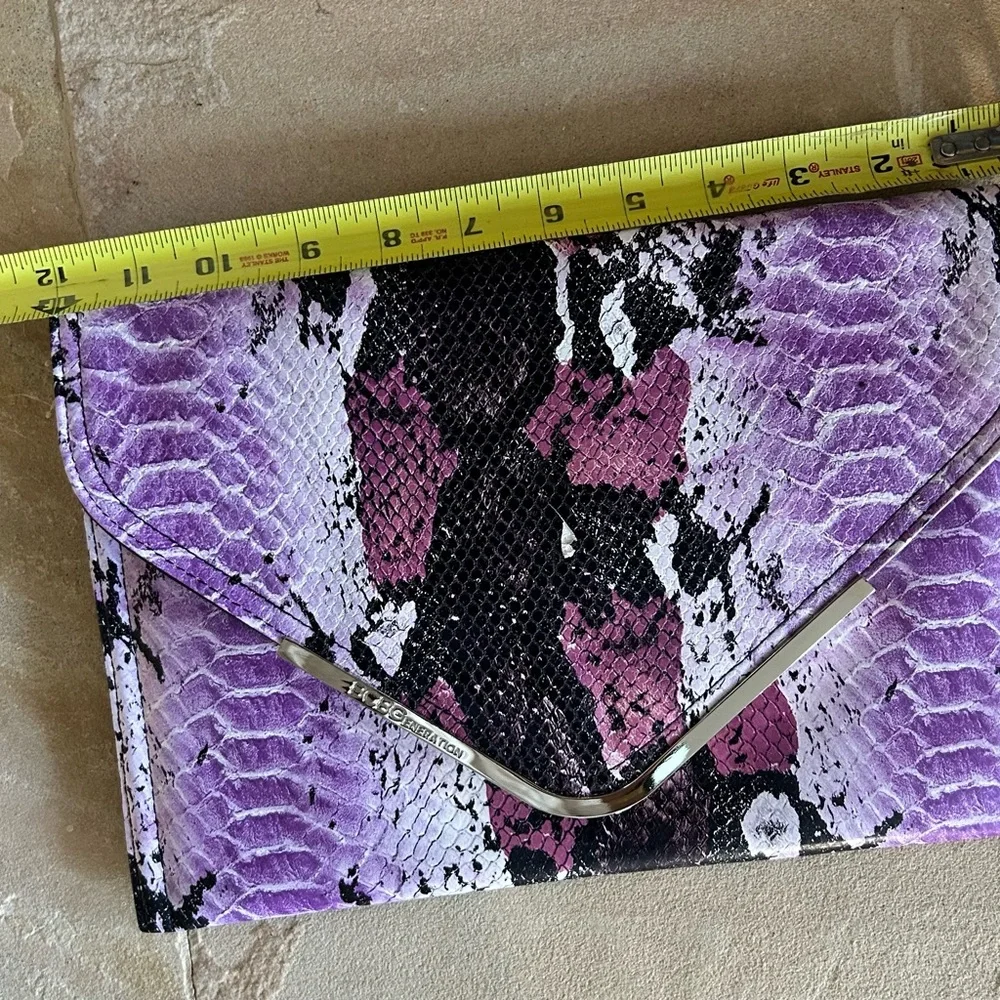 BCBGeneration Raspberry Purple Snakeskin Envelope‎ Clutch Bag BFZ1410N-600 NEW